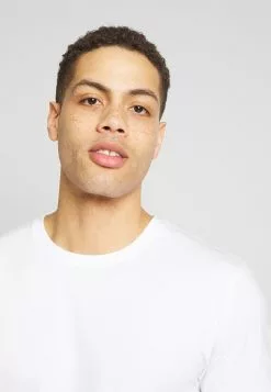 Pier One 3 PACK - T-shirts Basic -Pier One Butik bb58520a3fdd4addbd204975d9a479ed